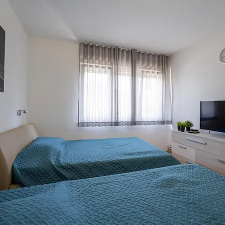 Claudia In - Haus Fuer 8 Personen Villa Pula