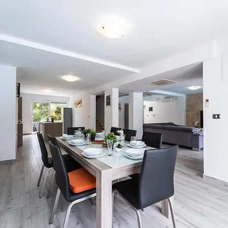 Villa Claudia In - Haus Fuer 8 Personen
