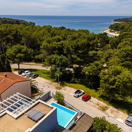 Villa Claudia In - Haus Fuer 8 Personen Pula